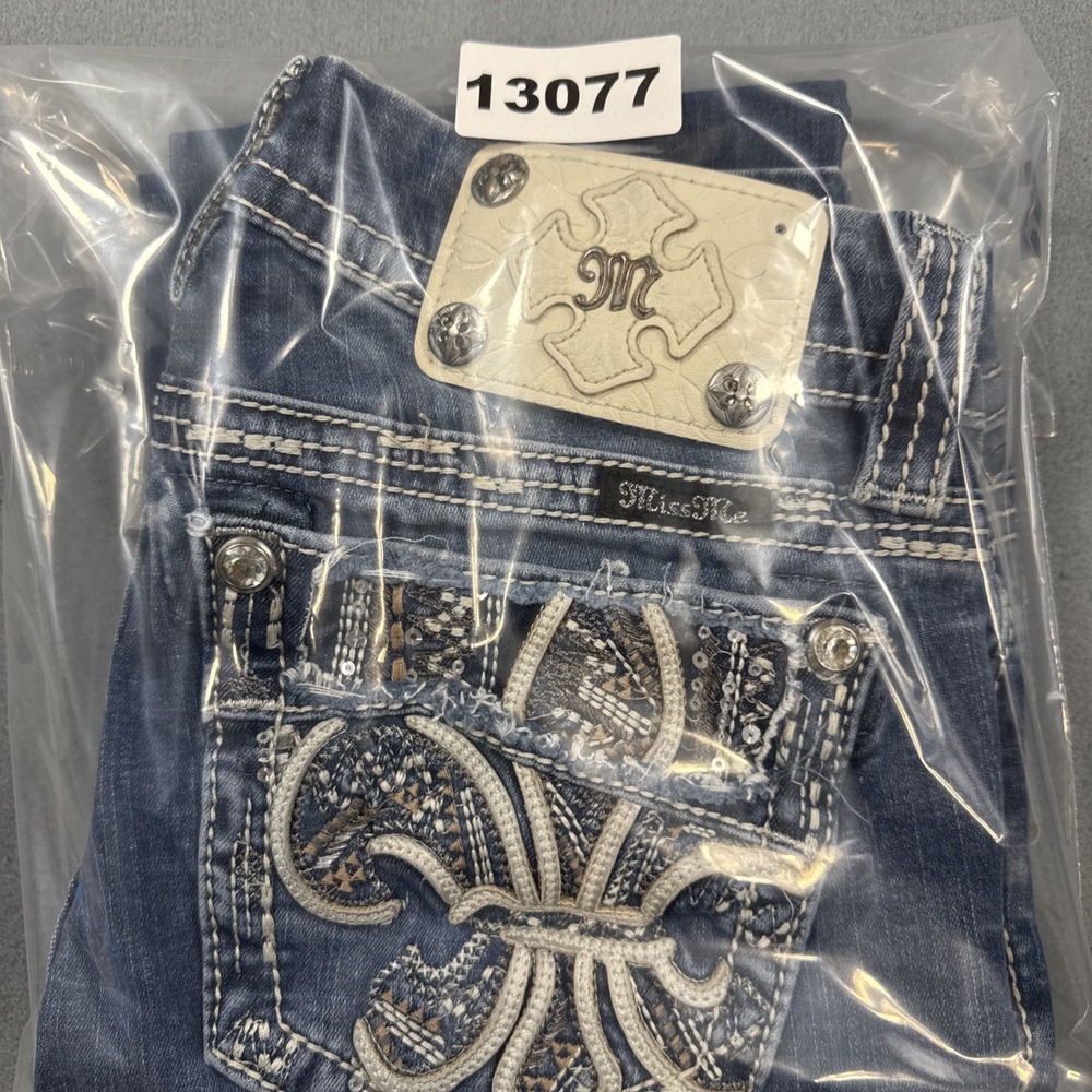 Miss Me Straight Leg Women's 26X30Stretch FLEUR DI LIS Embroidered Studded Jeans - Picture 9 of 9
